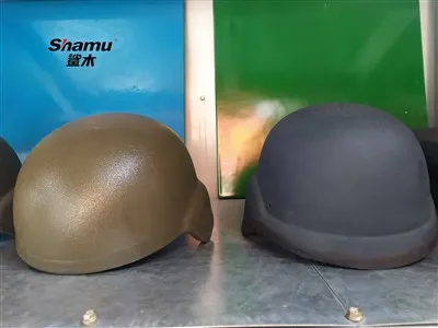 Helm pelindung dua komponen semprot poliurea